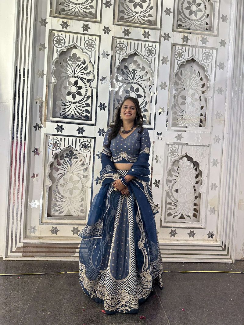 Royal blue bridal lehenga with dupatta for reception by Pehnawa by SS